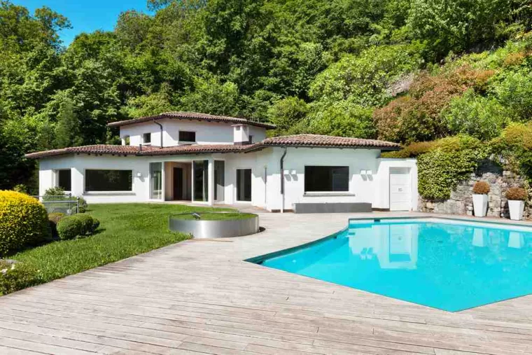 Conciergerie pour entretien des extérieurs d'une villa de luxe en location courte durée, Porto-Vecchio, Private Service 2A